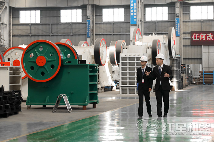 粗鄂破碎機專業人員介紹圖