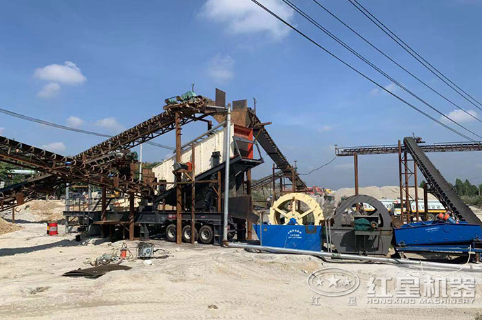 紅星福建用戶移動式制砂機現場