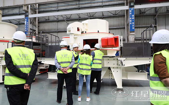 客戶到廠參觀VSI沖擊式碎石機 客戶到廠參觀VSI沖擊式碎石機