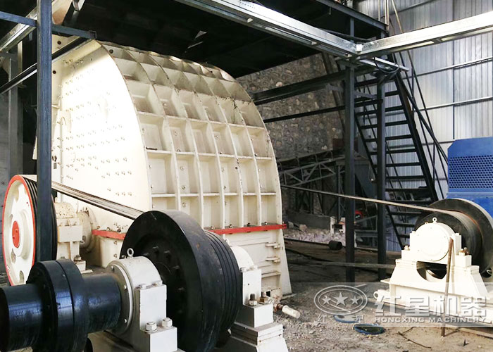 大型錘式碎石機加工現場 大型錘式碎石機加工現場