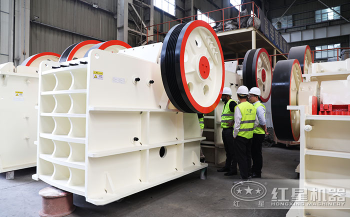 客戶到紅星廠區參觀考察砂石破碎機 客戶到紅星廠區參觀考察砂石破碎機