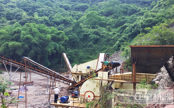 重錘式破碎機生產加工現場 重錘式破碎機生產加工現場