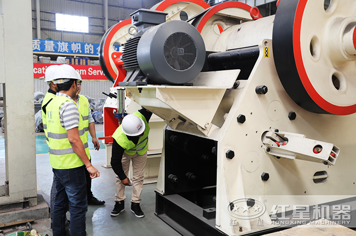 客戶到紅星機器廠區參觀CJ歐版顎破 客戶到紅星機器廠區參觀CJ歐版顎破