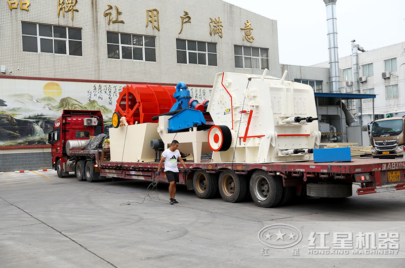 反擊式破碎機(jī)發(fā)貨現(xiàn)場(chǎng) 反擊式破碎機(jī)發(fā)貨現(xiàn)場(chǎng)