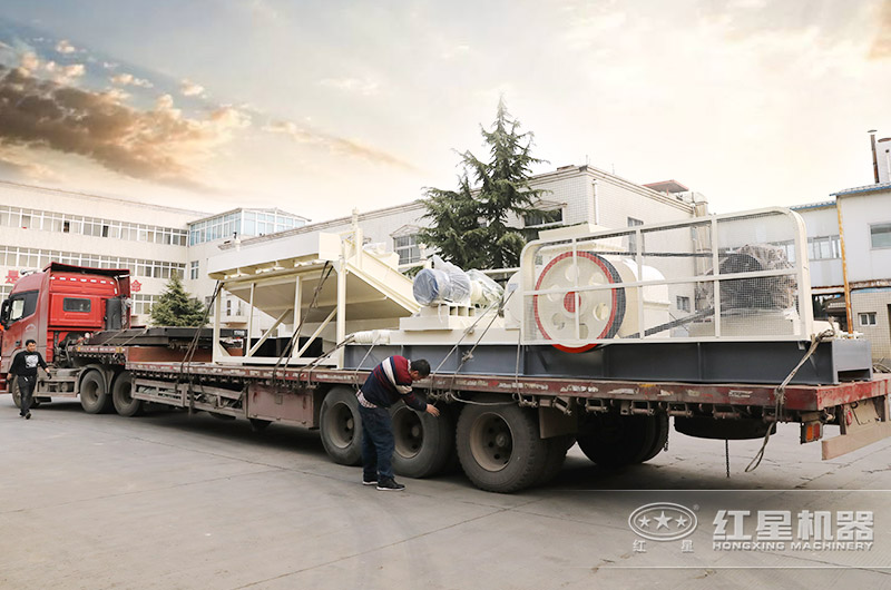 紅星對輥式制砂機發貨中 紅星對輥式制砂機發貨中