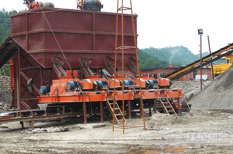 對輥式破碎機生產現場 對輥式破碎機生產現場