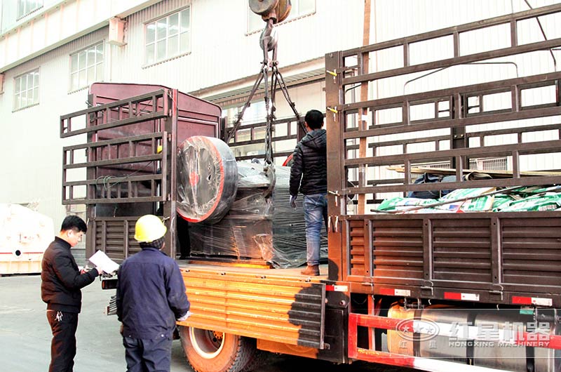 顎式粉碎機發貨現場 顎式粉碎機發貨現場