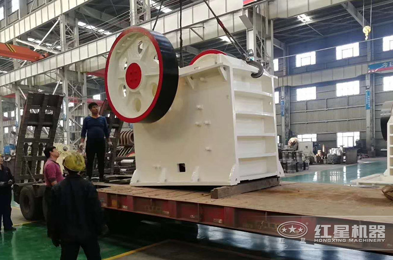 細顎式破碎機設備發貨現場圖 細顎式破碎機設備發貨現場圖