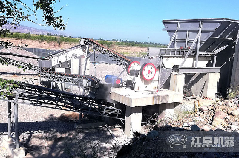 日產(chǎn)500噸的破碎生產(chǎn)現(xiàn)場 日產(chǎn)500噸的破碎生產(chǎn)現(xiàn)場