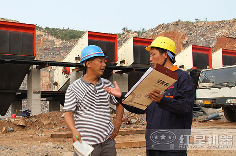 技術人員為客戶進行現場介紹 技術人員為客戶進行現場介紹