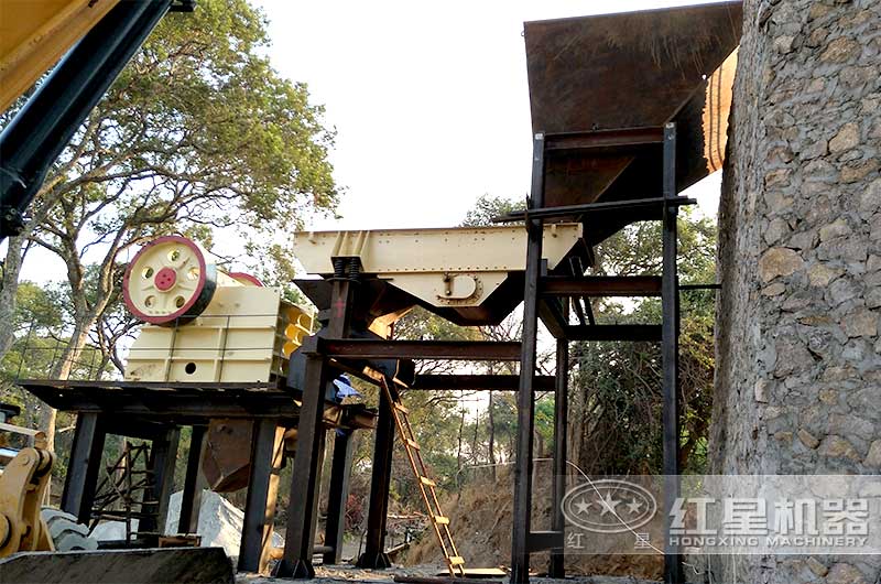顎式破碎機(jī)現(xiàn)場 顎式破碎機(jī)現(xiàn)場