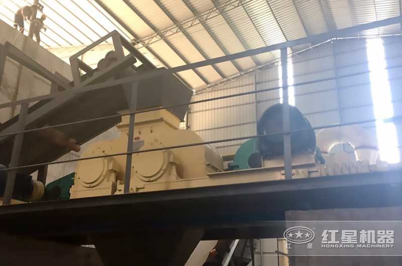 對輥破碎機生產現場 對輥破碎機生產現場