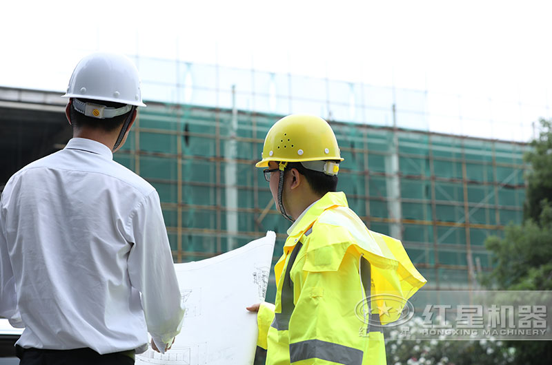 紅星機器工程師為用戶現場安裝設備