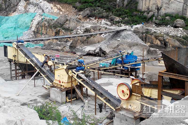 傳統(tǒng)制砂機(jī)作業(yè)現(xiàn)場 傳統(tǒng)制砂機(jī)作業(yè)現(xiàn)場